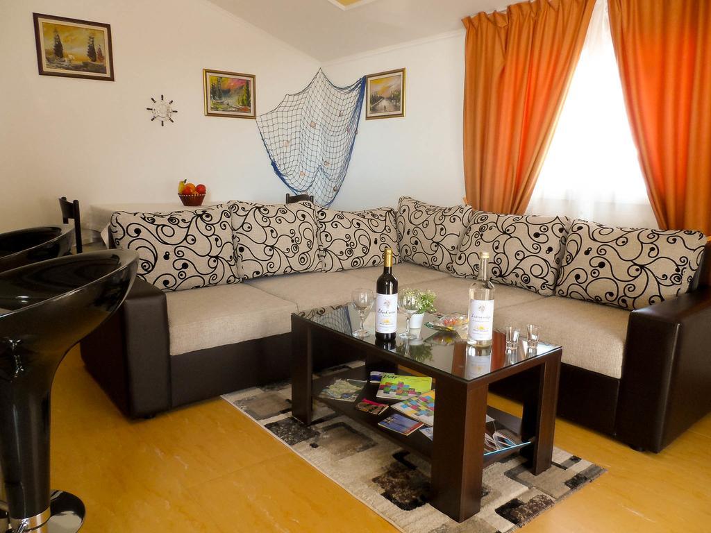 Apartments Miles Utjeha Εξωτερικό φωτογραφία